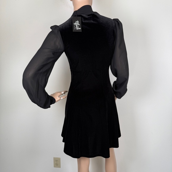 Hell bunny black velvet Gabriella goth dress - Picture 5 of 5